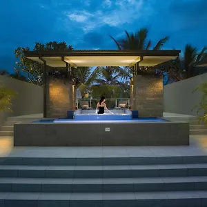 https://coconut-grove.cairnshotels4all.com